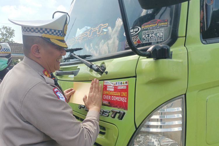 kerugian negara, Kecelakaan lalu lintas, Kemenhub, truk ODOL, Truk ODOL: Gambaran Buram Wajah Angkutan Logistik Nasional