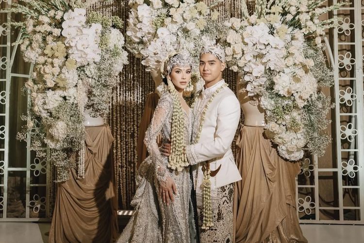 Al Ghazali, Alyssa Daguise, Al Ghazali Alyssa Daguise, Pernikahan Al Ghazali Alyssa Daguise, pernikahan al ghazali dan alyssa daguise, Akad Nikah Al Ghazali Alyssa Daguise, busana pernikahan al ghazali dan alyssa daguise, prosesi pernikahan Al Ghazali, busana pernikahan Al Ghazali Alyssa Daguise, Al Ghazali dan Alyssa Daguise Menikah, Tampil Menawan dalam Busana Pernikahan Adat Sunda