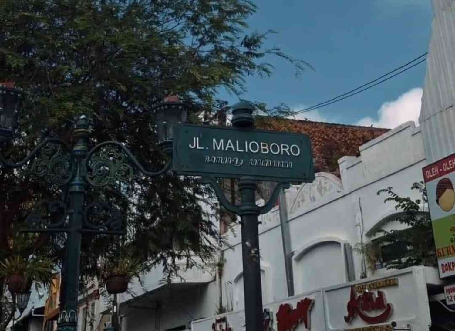 Jogja, Wajah-wajah Yogyakarta: dari Hiruk Pikuk Malioboro hingga Sunyi Masjid Jogokariyan