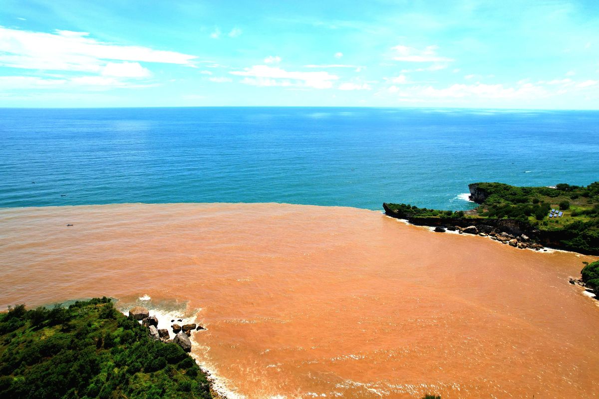Pantai Baron, yogyakarta, spot terbaik melihat fenomena air laut dua warna, fenomena air laut dua warna di Pantai Baron, Spot Terbaik Melihat Fenomena Air Laut Dua Warna Pantai Baron, Simak!