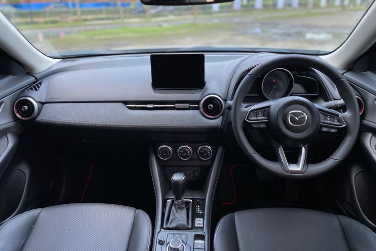 fitur keselamatan, kenyamanan berkendara, teknologi modern, Mazda CX-3 Kuro, Apa Saja Keunggulan Teknologi Modern di Mazda CX-3 Kuro?, Fitur Canggih yang Memudahkan Perjalanan dengan Mazda CX-3 Kuro, Teknologi Hiburan Terkini, Inovasi Teknologi yang Membantu Pengemudi, Keselamatan Jadi Prioritas Utama