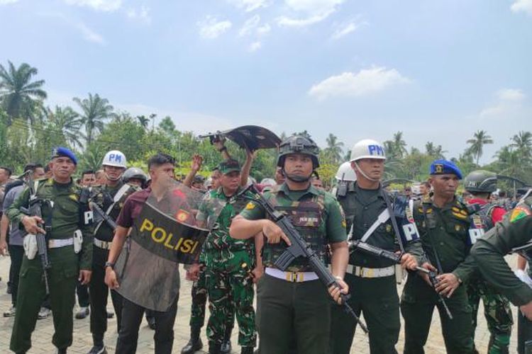 Bobby Nasution, Gubernur Sumatera Utara, Samsul Tarigan, Pangdam I Bukit Barisan, grib jaya sumut, penertiban diskotik, pembongkaran markas ormas, Bobby Nasution dan Pangdam I Bukit Barisan Dilempari Batu Massa Ormas GRIB saat Bongkar Diskotek