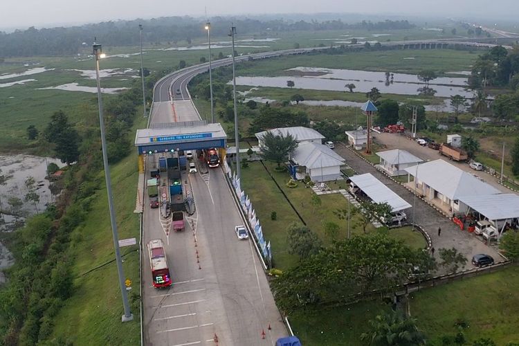 jalan tol, Mengenal Tol Terpeka, Jalan Tol Terpanjang Indonesia yang Pangkas Waktu Tempuh Sumatera, Penghubung utama Lampung–Sumatera Selatan, Dibangun cepat, diresmikan akhir 2019, Investasi jumbo puluhan triliun rupiah, 5 jalan tol terpanjang di Indonesia