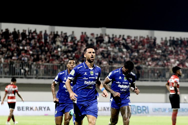 Persib Bandung, Patricio Matricardi, Frans Putros, Super League, Dua Pemain Asing Persib yang Akan Absen di Laga Krusial Lawan Semen Padang