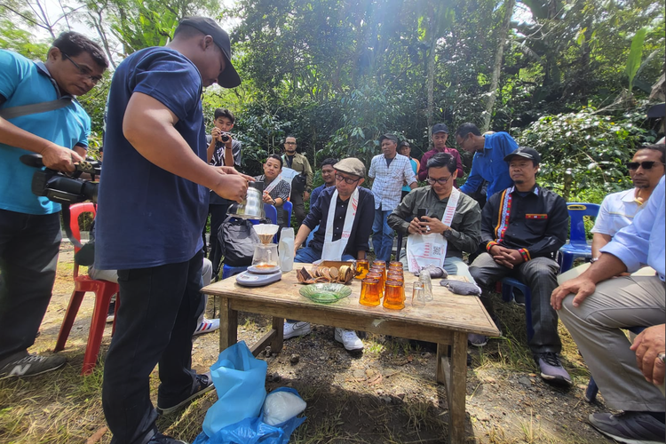 kopi, wisata kopi, 5 Destinasi di Indonesia Ini Tawarkan Pengalaman Ngopi Langsung di Kebunnya
