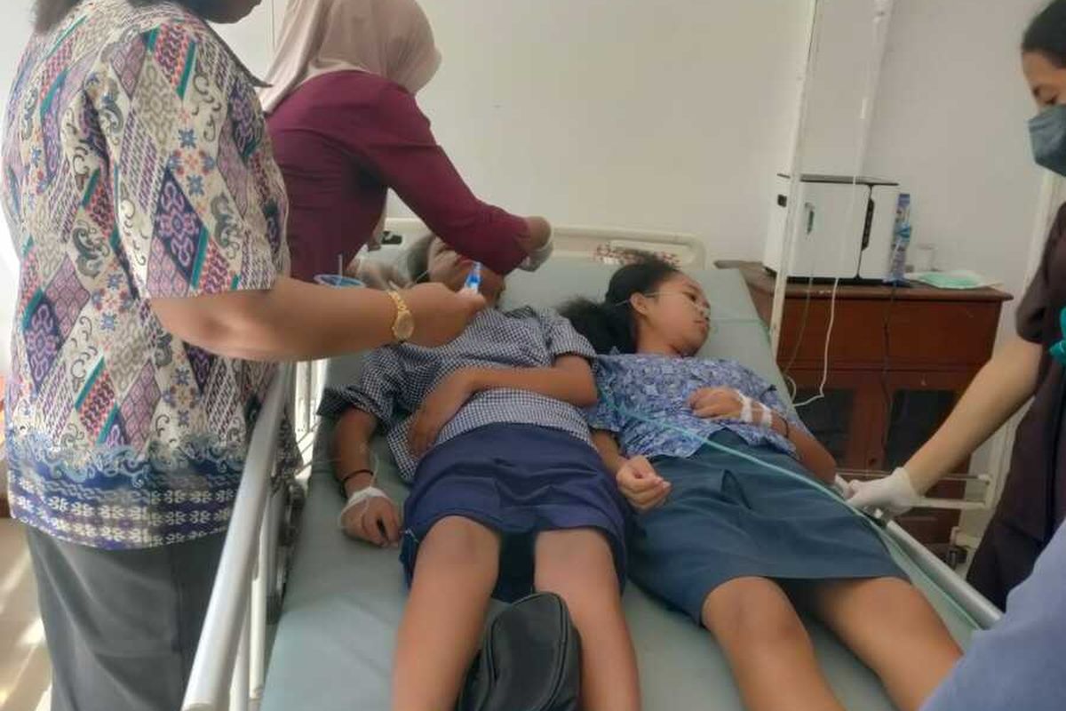 makan bergizi gratis, Badan Gizi Nasional, keracunan MBG, keracunan MBG di Bandung, Lebih dari 5.000 Orang Jadi Korban Keracunan MBG, Apa Kata Istana?, Lebih dari 5.000 Korban Keracunan MBG, Penyebab Utama Keracunan MBG, DPR Minta Evaluasi Total, Istana Minta Maaf