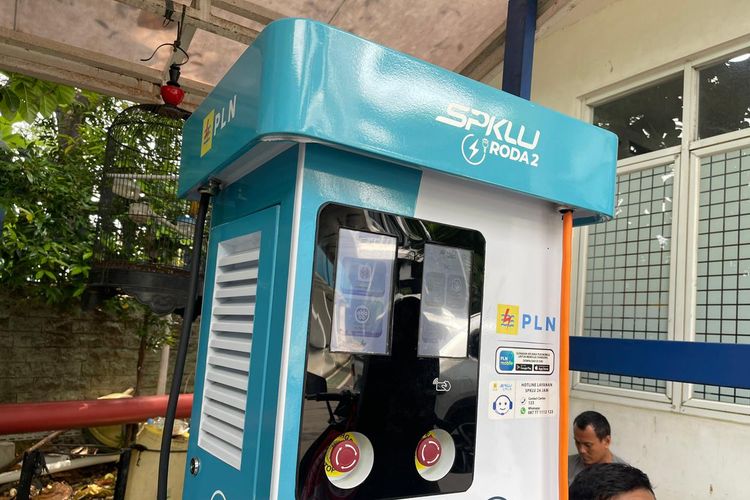 fast charging, Kata Driver Ojol Usai Jajal Fast Charging Motor Listrik PLN