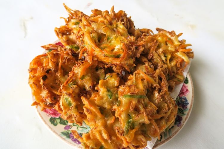 cara goreng bakwan, cara goreng bakwan agar tidak berminyak, tips menggoreng bakwan agar tidak berminyak, bakwan renyah garing, Cara Goreng Bakwan agar Tidak Berminyak, Renyah Tak Perlu Tambah Bahan, 1. Pastikan Minyak Sudah Panas, 2. Gunakan Api Sedang, 3. Jangan Menumpuk Bakwan saat Ditiriskan, 4. Gunakan Alas Tisu Penyerap Minyak
