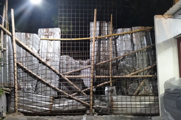 Satpol PP Kota Semarang, warga tutup jalan, penutupan jalan, penutupan jalan di tembalang, kasus penutupan jalan oleh warga di tembalang, warga tutup jalan pakai seng, Kasus Warga Tembalang Tutup Akses Jalan Umum dengan Seng, Satpol PP Kirim Somasi dan Beri Ultimatum 7 Hari