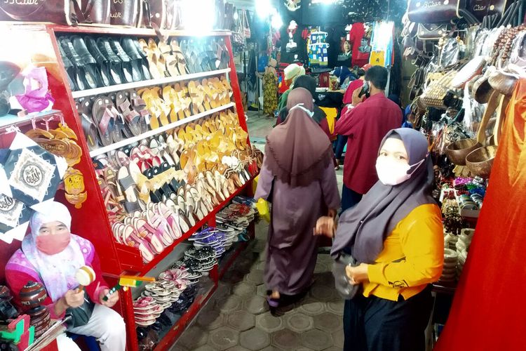 Jawa Timur, Blitar, Makam Bung Karno, wisata, kartika sari dewi soekarno, Putri Presiden Pertama Republik Indonesia, Kartika Sari Dewi Soekarno Berziarah ke Makam Bung Karno, Harga Tiketnya Rp 3.000