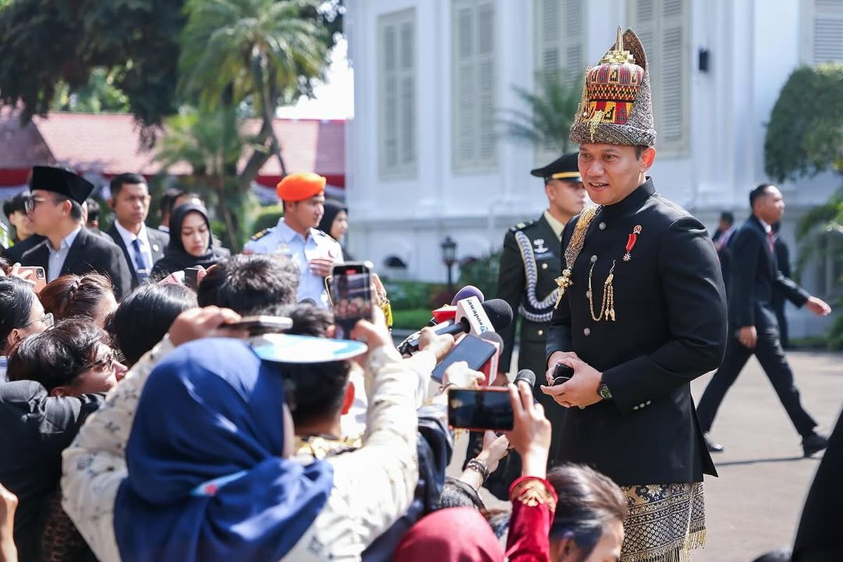 Agus Harimurti Yudhoyono, Agus Yudhoyono, istana merdeka, menko ahy, HUT ke-80 RI, upacara hut ri ke 80, upacara 17 agustus 2025, upacara kemerdekaan indonesia, Menko Agus Harimurti Yudhohono Pakai Baju Adat Aceh Ulee Balang Saat Upacara HUT Ke-80 RI
