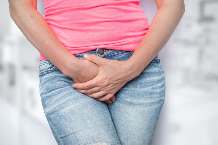 dokter obgyn, dokter obstetri dan ginekologi, kesehatan intim perempuan, tips menjaga organ reproduksi wanita, tips menjaga kesehatan organ reproduksi wanita, 4 Cara Menjaga Kesehatan Organ Intim Perempuan, Selalu Ganti Pakaian Dalam, 1. Rutin mengganti pakaian dalam dan pembalut, 2. Tidak menahan buang air kecil dan cukup minum air putih, 3. Menjaga kebersihan sebelum dan sesudah hubungan intim, 4. Pentingnya vaksinasi HPV