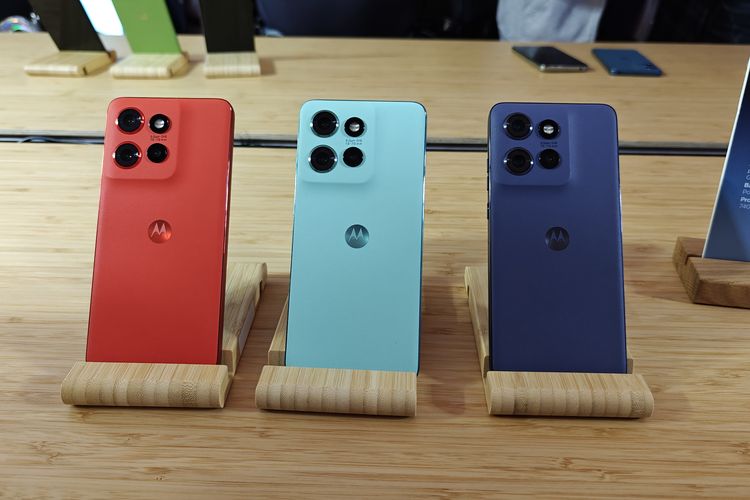 Smartphone, Lenovo, Motorola, Motorola Edge 60 Neo, Moto Edge 60 Neo, spesifikasi Motorola Edge 60 Neo, spesifikasi Moto Edge 60 Neo, Hands-on Motorola Edge 60 Neo di Jerman, HP Compact yang Pas di Tangan, HP compact, nyaman digenggam, Desain punggung yang familier, Frame yang serasi, Spesifikasi Moto Edge 60 Neo