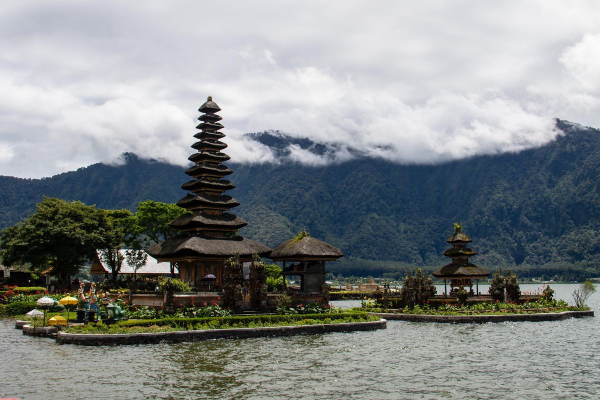 Ulun Danu, Bali, Di Balik Kabut Bedugul, Ulun Danu Jadi Magnet Wisatawan Saat Libur Panjang di Bali