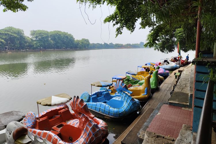 wisata alam, Jakarta, 6 Wisata Alam di Jakarta untuk Healing Akhir Pekan, Mana Favorit Kamu?, 1. Kepulauan Seribu, 3. Hutan Mangrove PIK, 4. Taman Tabebuya, 5. Setu Babakan, 6. Pantai Pasir Putih PIK 2