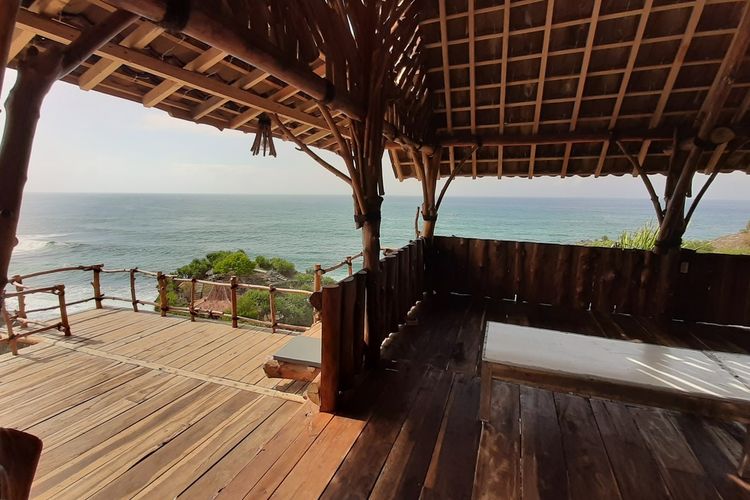 rekomendasi penginapan, Pantai, Gunung Kidul, 7 Rekomendasi Penginapan di Pinggiran Pantai Gunung Kidul Yogyakarta, 1. Queen of the South Resort, 2. Inessya Resort, 4. Drini Hills, 5. Kaloka @ Drini Estetik, 7. Acala Ayu