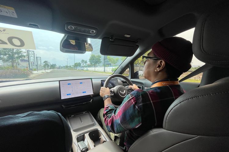 Toyota Innova Zenix, Wuling Darion, perbandingan mobil, MPV Hybrid, wuling darion, Toyota Innova Zenix HEV dan Wuling Darion PHEV: Mana yang Lebih Baik?
