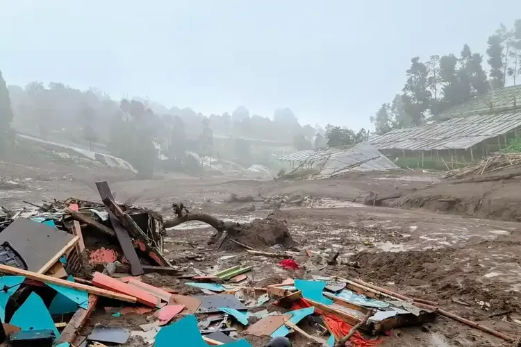 Tragedi Longsor Cisarua Bandung Barat: Saat Warga dan Aparat Jadi Korban...