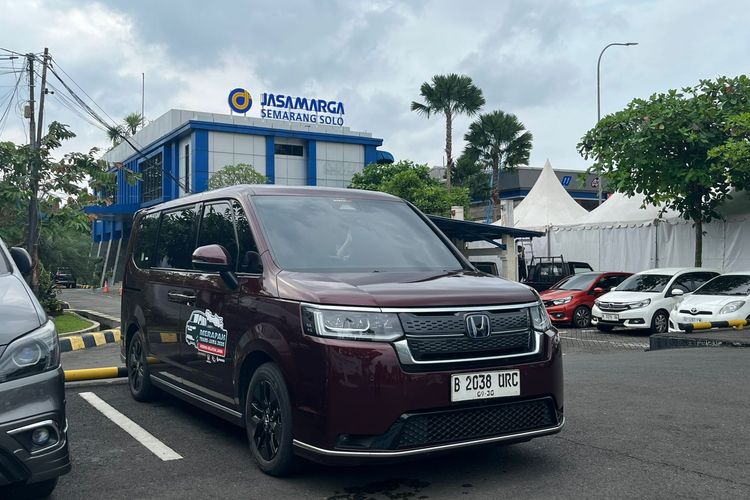 arus mudik, Arus Mudik Mulai Padat di GT Kalikangkung pada H-6 Lebaran