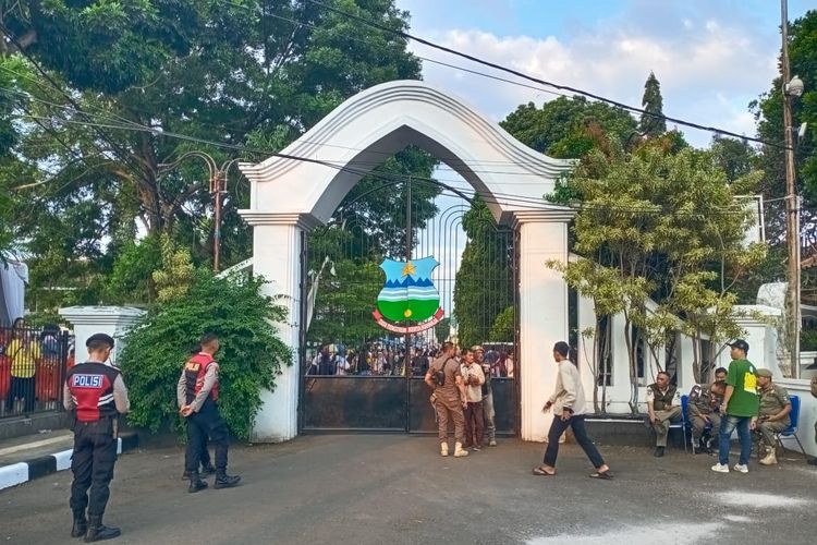Kompolnas, Polda Jabar, Tragedi Pesta Rakyat Garut, tragedi pesta rakyat anak dedi mulyadi, tragedi pesta pernikahan anak dedi mulyadi, Kasus Pesta Nikah Anak Dedi Mulyadi Mandek, Kompolnas: Penyidik Harus Independen meski Ada Ikatan Keluarga