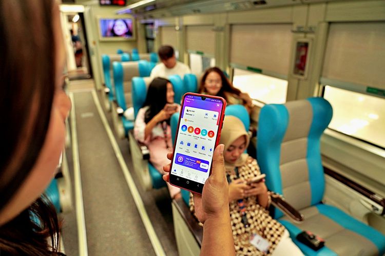Lebaran, kereta api, KAI Bagikan Tips Beli Tiket Kereta Api untuk Lebaran, 1. Tentukan jadwal perjalanan sejak dini, 2. Gunakan koneksi internet yang stabil, 3. Cek berkala terutama setelah pukul 00.00 WIB, 4. Cari alternatif tanggal keberangkatan, 5. Gunakan fitur connecting train