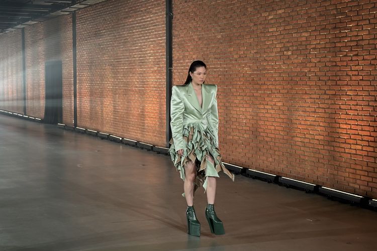 Harry Halim, padding, harry halim designer, koleksi terbaru harry halim, harry halim fashion show, tailoring bahu, bantalan bahu, Harry Halim Hadirkan Tailoring Khas dalam Koleksi 11/11, Apa Itu?