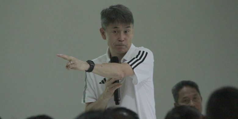 Yoshimi Ogawa, netizen, wasit, Super League, PSSI, Yoshimi Ogawa Ungkap Tekanan Berat Jadi Wasit Indonesia, Keluarga Juga Jadi Sasaran Netizen