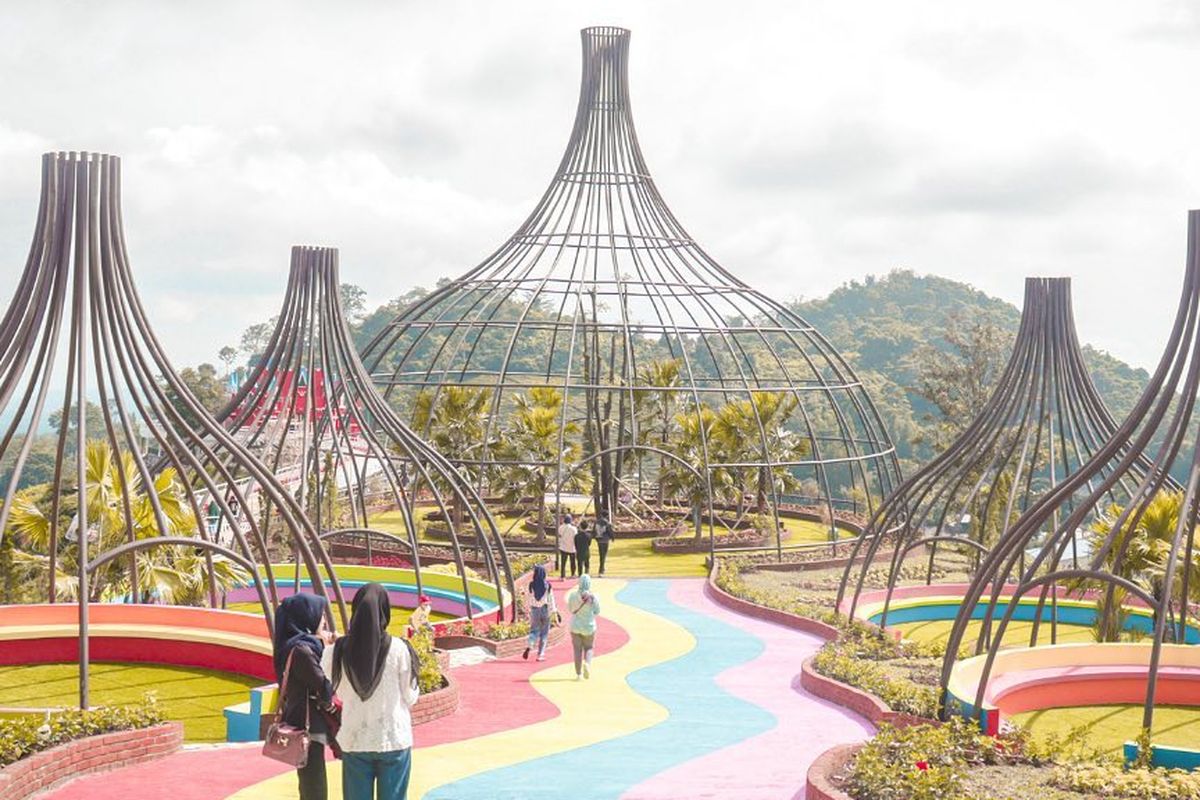 d castello subang 2025, wisata subang castello, Harga Tiket Masuk Florawisata D'Castello Subang Saat Lebaran 2025, Harga Tiket Reguler Florawisata D'Castello Subang 2025, Tiket Terusan Rainbow Experience D'Castello 2025, Tiket Terusan 4 Wahana D'Castello Subang 2025, Tiket Terusan Happy Pool D'Castello Subang, Jam Operasional D'Castello Saat Lebaran 2025