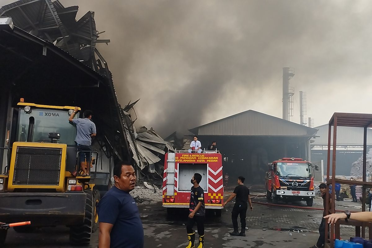 kebakaran pabrik Swallow, pabrik sandal Swallow, Medan, pabrik Swallow Medan, Kebakaran Pabrik Swallow Medan Terjadi Saat Pekerja Istirahat