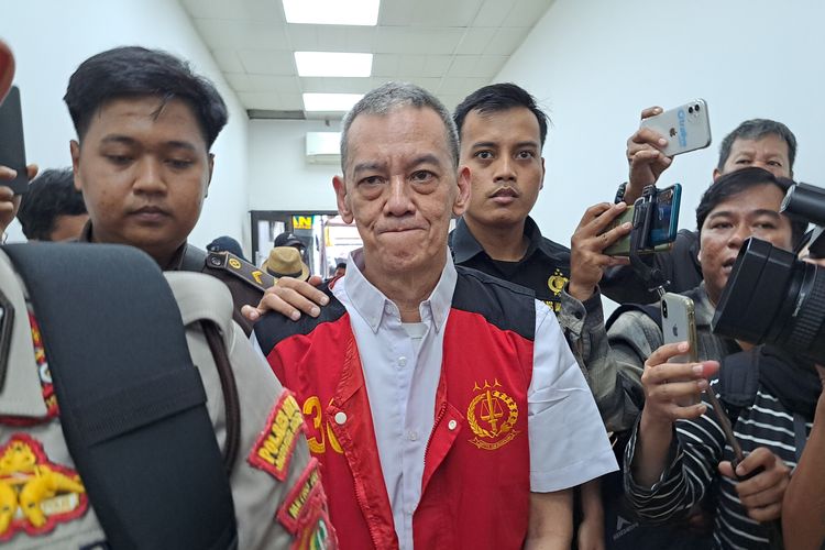 Fariz RM, fariz rm narkoba, Fariz RM ditangkap, Fariz RM ditangkap karena narkoba, fariz rm dipenjara, vonis Fariz RM, fariz rm vonis berapa tahun, Fariz RM Divonis 10 Bulan Penjara atas Kasus Narkoba, Permohonan Rehabilitasi Ditolak, Pertimbangan Hakim, Tuntutan Jaksa Lebih Berat, Kronologi Penangkapan, Bukan Kasus Pertama, Profil Singkat Fariz RM