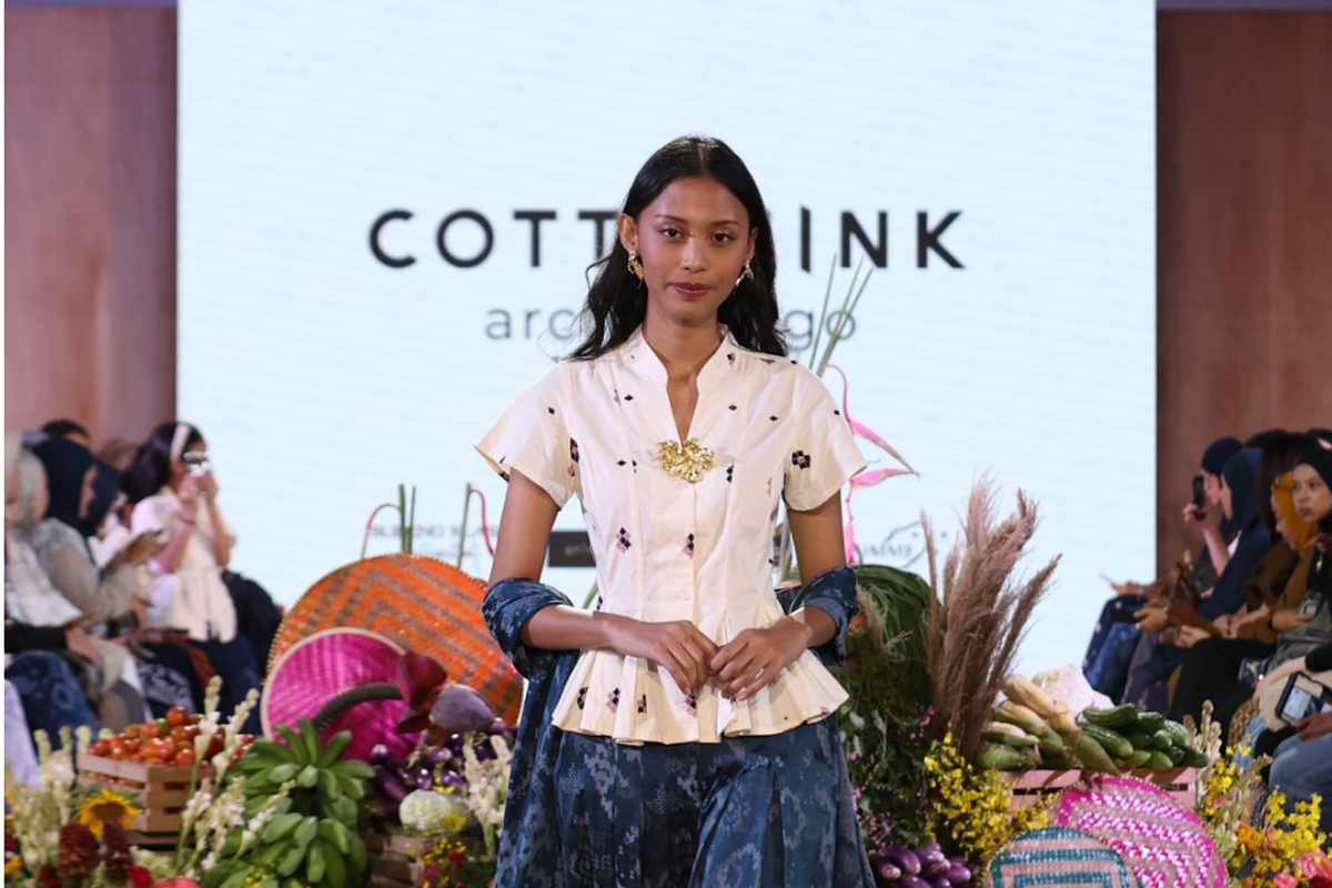 runway, CottonInk, CottonInk Archipelago, Fashion, CottonInk Archipelago Ramu Wastra Nusantara Jadi Ready-to-Wear Modern