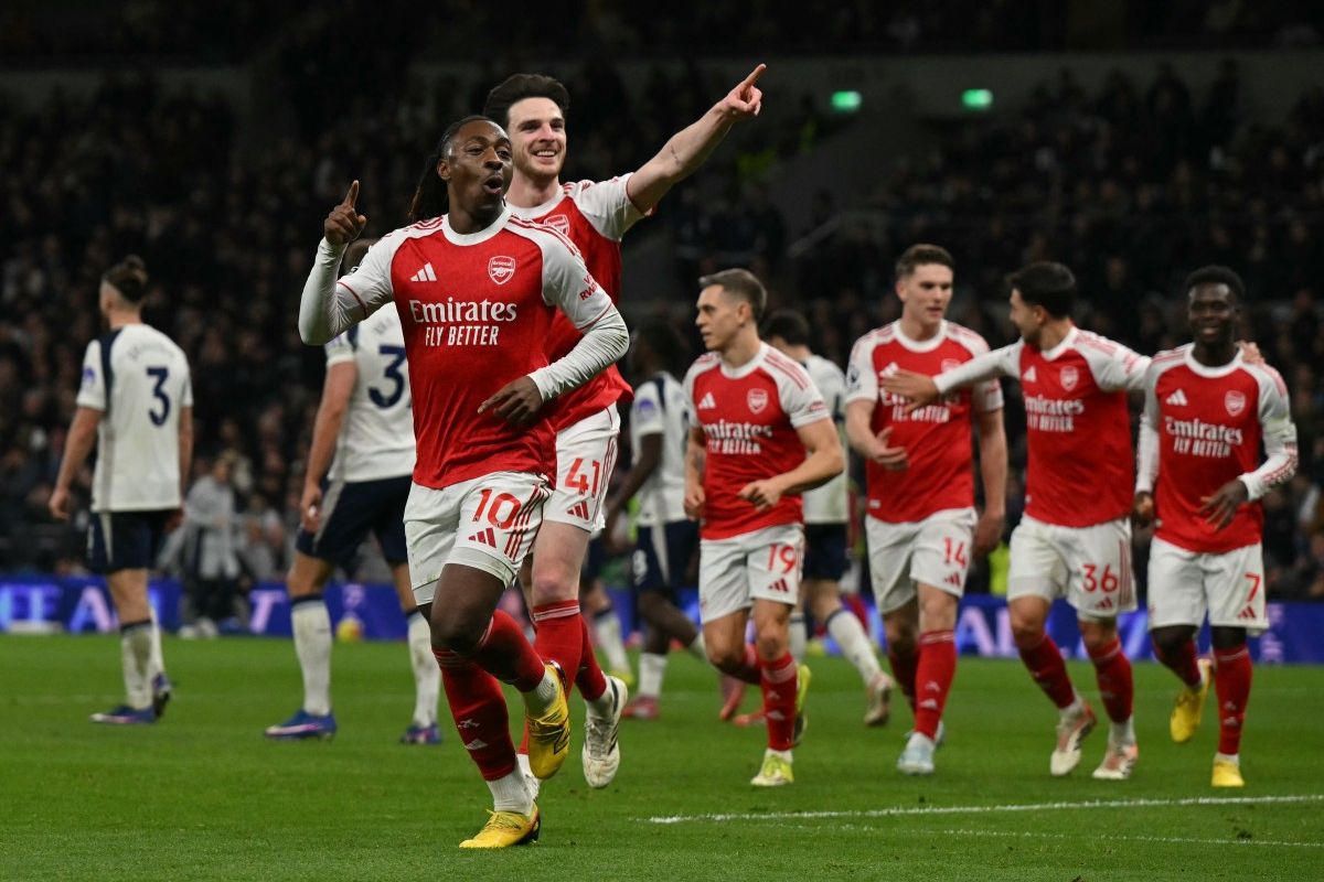 bursa transfer, Financial Fair Play, Mikel Arteta, Eberechi Eze, Viktor Gyokeres, Martin Zubimendi, Arsenal, Liga Inggris, Piero Hincapie, Martin Odegaard, Gabriel Martinelli, Ben White, Premier League, Kai Havertz, Ethan Nwaneri, Atasi Masalah Finansial, Arsenal Pertimbangkan Jual Martin Odegaard hingga Gabriel Martinelli