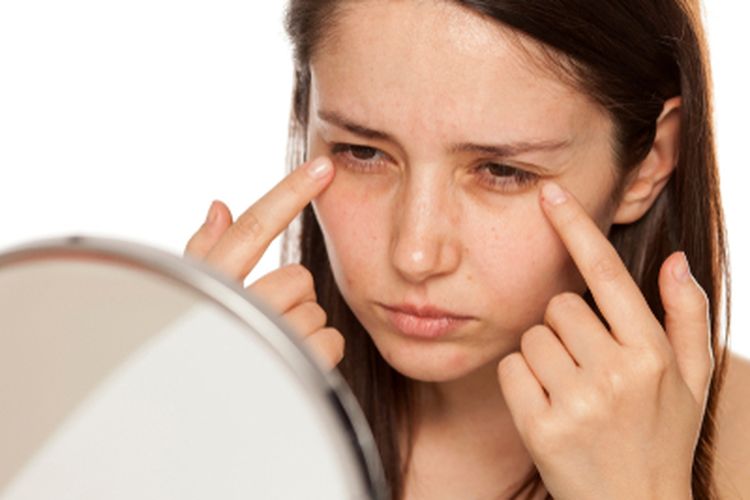 6 Tanda Kulit Kehilangan Kolagen, 1. Penurunan kekencangan wajah, 2. Permukaan kulit terasa kering, 3. Garis halus semakin nyata, 5. Wajah kurang berisi dan berubah bentuk, 6. Dampak menopause pada kulit