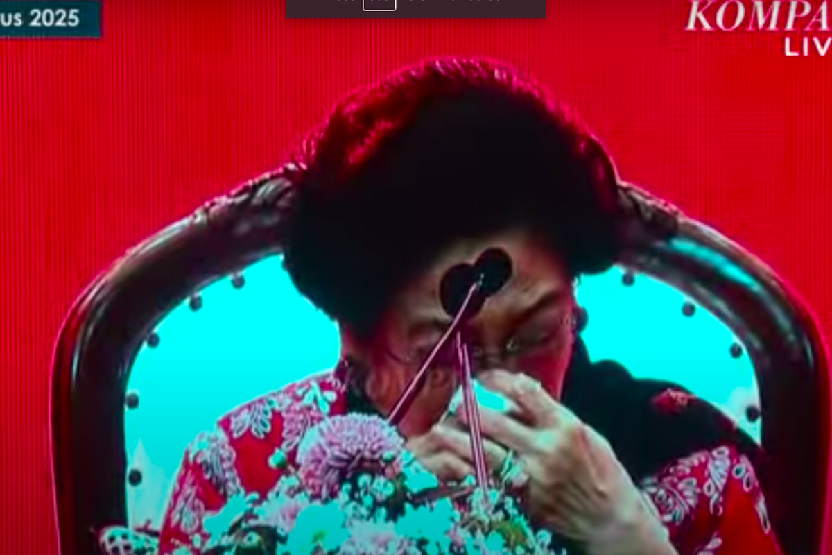 Megawati, Hasto, Hasto Kristiyanto, Kongres ke-6 PDI-P, Megawati Soekarnoputri, kongres PDI-P di Bali, kongres PDIP, hasto, Kongres PDI-P 2025, PDIP, kongres ke-6 PDI-P di bali, Kongres Ke-6 PDI-P, Megawati Menangis Haru Saat Hasto Kristiyanto Kembali ke PDI-P di Bali
