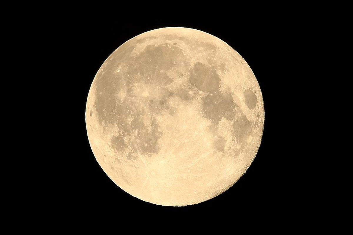 Strawberry Moon, Bulan Stroberi, Strawberry Moon 2025, strawberry moon, strawberry moon 2025, bulan stroberi, Fenomena Strawberry Moon Muncul 11 Juni 2025, Kapan Akan Terjadi Lagi?