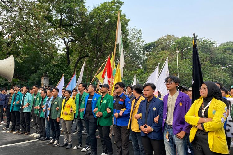 Kapolda Metro Jaya, BEM UI, BEM SI, kapolri, rantis brimob lindas ojol, demo 29 agustus 2025, BEM UI dan BEM SI Demo Tuntut Kapolri dan Kapolda Metro Jaya Dicopot Usai Rantis Brimob Lindas Ojol