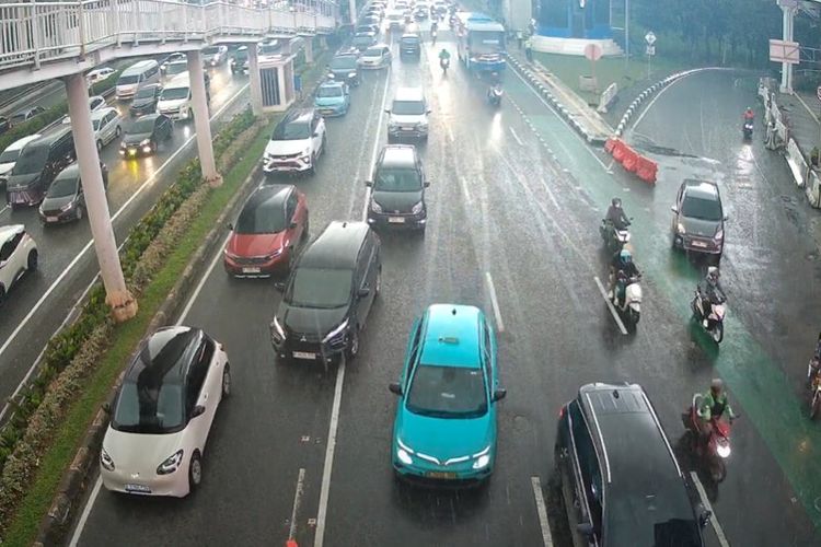 mengekor, lalu lintas, kecelakaan tunggal, Bahaya Mengekor Kendaraan di Depan, Bisa Picu Kecelakaan