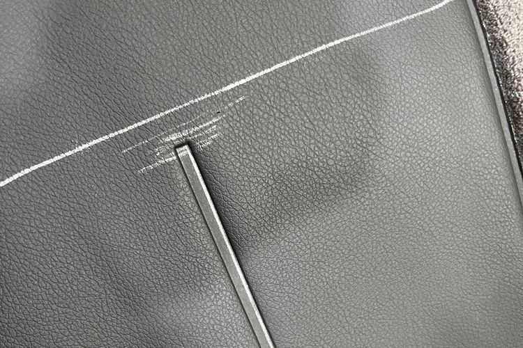 teknik press, Java Seat, restorasi interior mobil, door trim presisi, Pentingnya Door Trim Presisi dalam Restorasi Interior Mobil