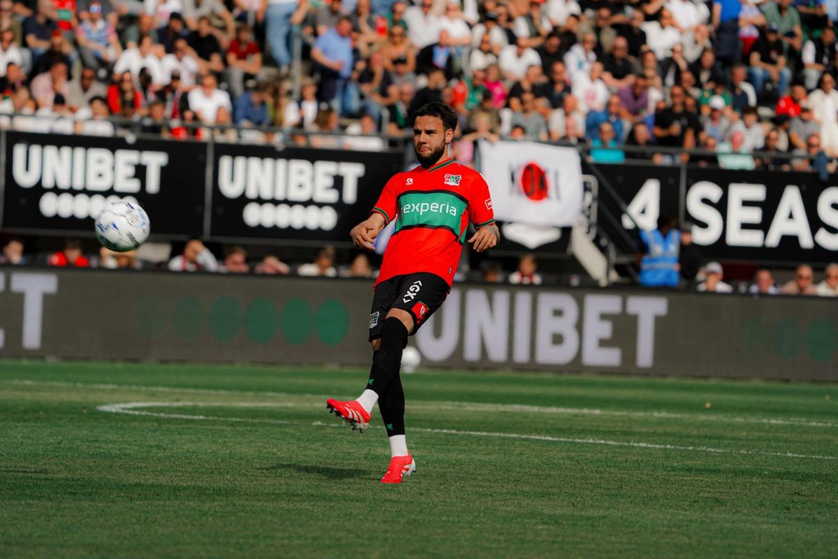 Twente, NEC Nijmegen, Calvin Verdonk, Liga Belanda, Eredivisie, calvin verdonk, Twente Menang Tanpa Mees Hilgers, Tim Calvin Verdonk Gagal Tembus Eropa