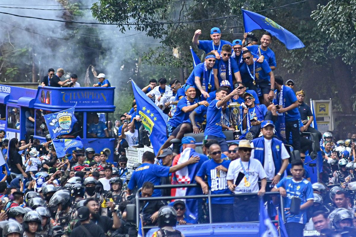 Persib, Igor Tolic, Bojan Hodak, Frans Putros, Borneo FC, Misi Persib Membuat Bandung Kembali Jadi Lautan Biru