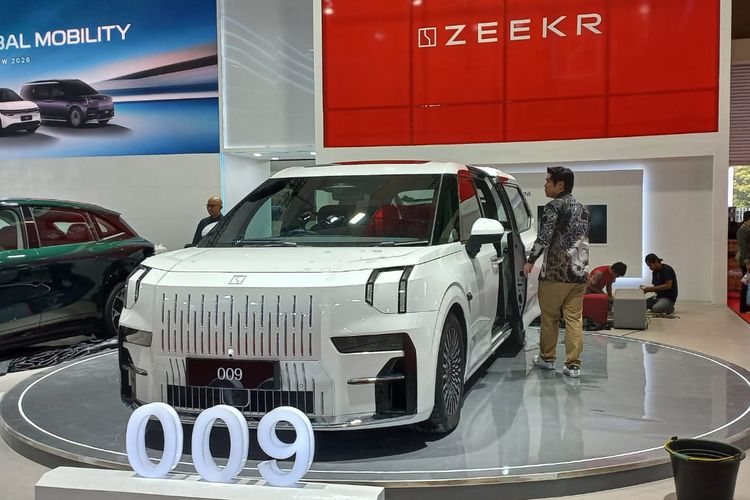 Zeekr 009, Xpeng X9, IIMS 2026, MPV listrik, Adu Spesifikasi MPV Listrik China: Xpeng X9 vs Zeekr 009, Interior &amp; Kenyamanan, Fitur Unggulan, Performa Motor, Kapasitas Baterai: Jarak Tempuh, Kesimpulan
