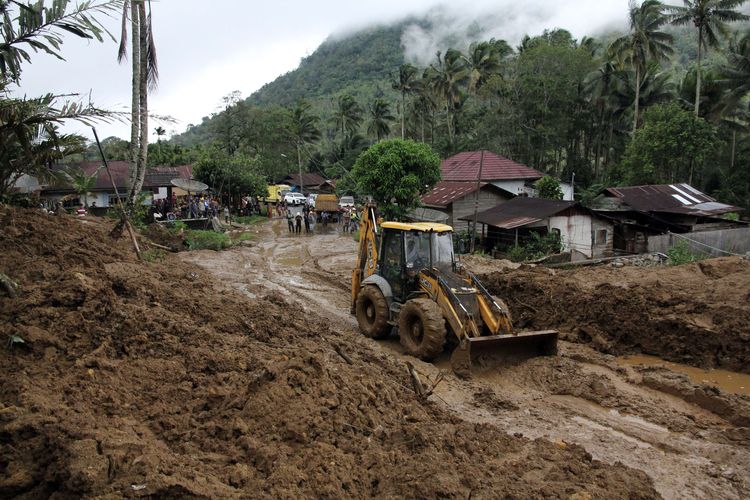 bencana hidrometeorologis, bencana alam, Aceh, Sumatera Utara, Sumatera Barat, banjir bandang, tanah longsor, sumatera barat, kumpulan doa, Wamenhaj Ajak Berdoa untuk Korban Banjir dan Tanah Longsor, Ini Kumpulan Doanya…, Dampak banjir bandang dan tanah longsor Sumatera, Doa saat terjadi atau sedang mengalami bencana, Doa memohon perlindungan, Ucapan doa dan belasungkawa
