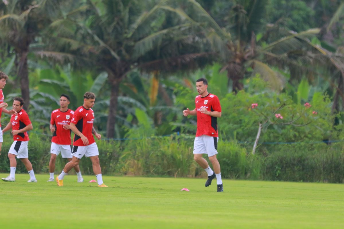 Timnas Indonesia, Kualifikasi Piala Dunia 2026, Patrick Kluivert, China, Jepang, Bahrain, kualifikasi piala dunia 2026, patrick kluivert, Thom Haye Ungkap Aktivitas Pemain Selama TC Timnas Indonesia