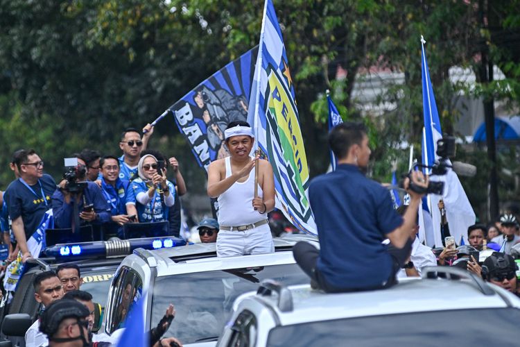 Persib, Liga 1 2024-2025, Persib juara, persib bandung, Berita Foto, Persib Juara, BERITA FOTO: Pawai Persib Juara Liga 1 2024-2025, Bandung Lautan Biru