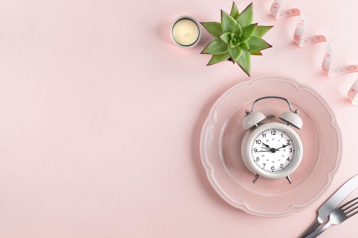 Studi Ungkap Kenapa Intermittent Fasting Tak Selalu Menyehatkan, Hasil: Berat badan turun, tapi parameter metabolik tetap sama, Pengaruh waktu makan terhadap jam biologis tubuh, Penjelasan ahli: Jam makan bukan satu-satunya kunci, Apa artinya?