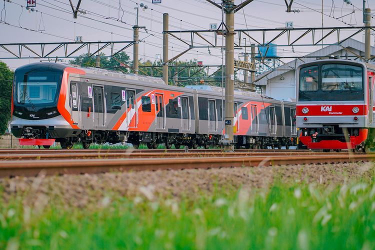 Rangkaian KRL Baru seri CLI-125, KRL bogor, KRL Cikarang-Jakarta, FOTO: Mengintip Rangkaian KRL Baru Seri CLI-125 Lintas Cikarang dan Bogor