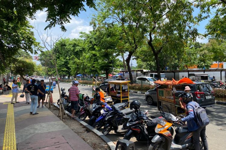 parkir, rumah warga, parkir liar, Asosiasi Parkir Indonesia, Jumlah Kendaraan Naik, Lahan Parkir Rumah Diusulkan Jadi Solusi