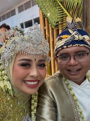 Maula Akbar Mulyadi, Putri Karlina, anak dedi mulyadi menikah, Maula Akbar Mulyadi menikah, Pernikahan anak Dedi Mulyadi, maula akbar anak dedy mulyadi, maula akbar mulyadi, anak dedy mulyadi menikah, anak dedy mulyadi nikahi wabup garut, anak dedi mulyadi, 7 Detail Outfit Maula Akbar Anak Dedi Mulyadi dan Putri Karlina, Nuansa Lime, 1. Siger modern bertabur kilau, 2. Untaian melati, 3. Kebaya lime full payet, 4. Beskap warna champagne, 5. Selop payet, 6. Totopong, 7. Makeup fresh