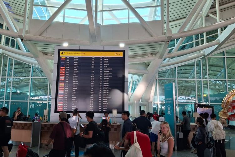 Gunung Lewotobi, Bandara I Gusti Ngurah Rai, penerbangan ke bali, bandara i gusti ngurah rai, gunung lewolebi laki-laki meletus, gunung lewotobi, dampak gunung lewotobi meletus, Gunung Lewotobi Meletus, 24 Penerbangan Batal dan 2 Ditunda
