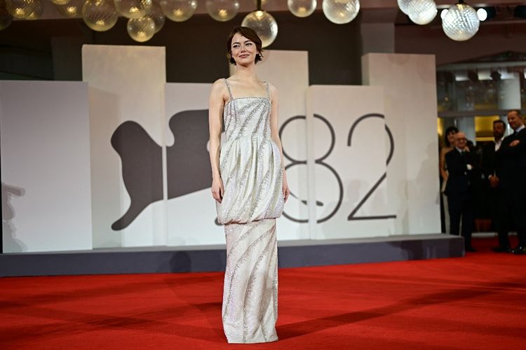 Cristiano Ronaldo, Emma Stone, Julia Roberts, Georgina Rodriguez, Tilda Swinton, perhiasan mewah, venice film festival 2025, festival film venesia 2025, chloe sevigny, 5 Gaya Perhiasan Mewah Artis di Venice Film Festival 2025, 1. Julia Roberts, 2. Georgina Rodriguez, 3. Emma Stone, 4. Chloe Sevigny, 5. Tilda Swinton